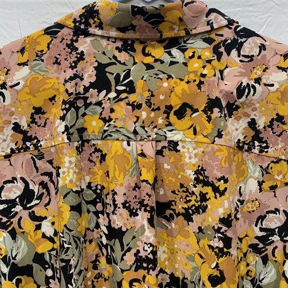 D&CO Women’s Black Multi-Floral Long Sleeve Button Down Shirt - Picture 6 of 7